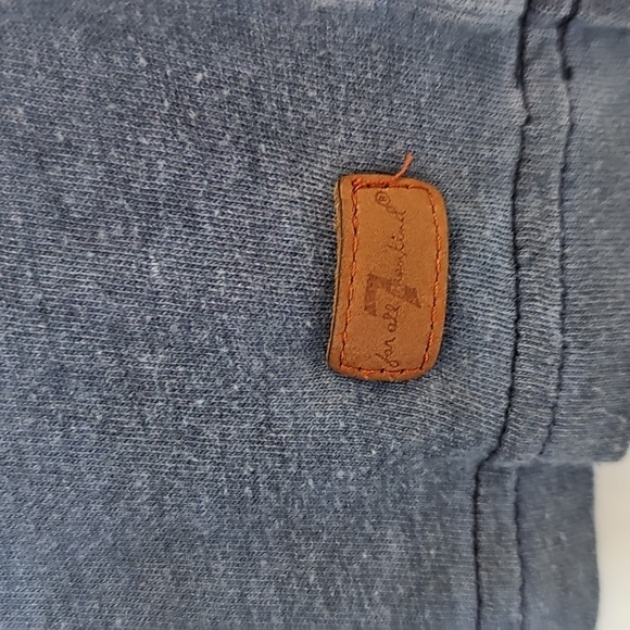 7 For All Mankind Distressed Blue V-Neck Shirt Sz M - Picture 2 of 5